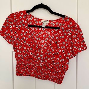 Women’s Forever 21 Red Floral Cropped Blouse. Size - Small.